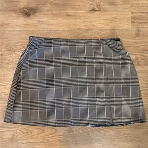 Houndstooth Plaid A-Line Mini Skirt in Black and White